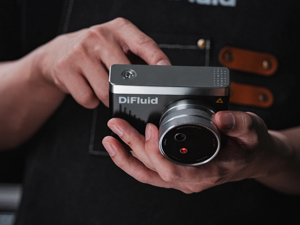 A DiFluid OmniFlux coffee colour analyser.